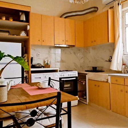 Next To Metro! Bright Apartment With Fully Equipped Kitchen Athena Bagian luar foto