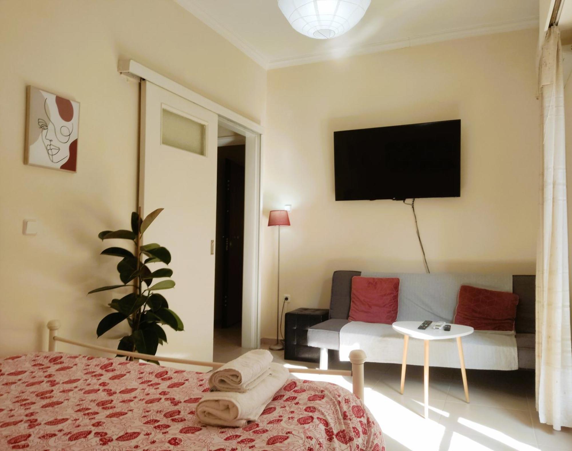 Next To Metro! Bright Apartment With Fully Equipped Kitchen Athena Bagian luar foto