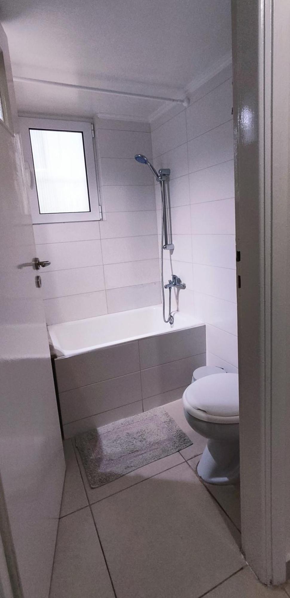 Next To Metro! Bright Apartment With Fully Equipped Kitchen Athena Bagian luar foto