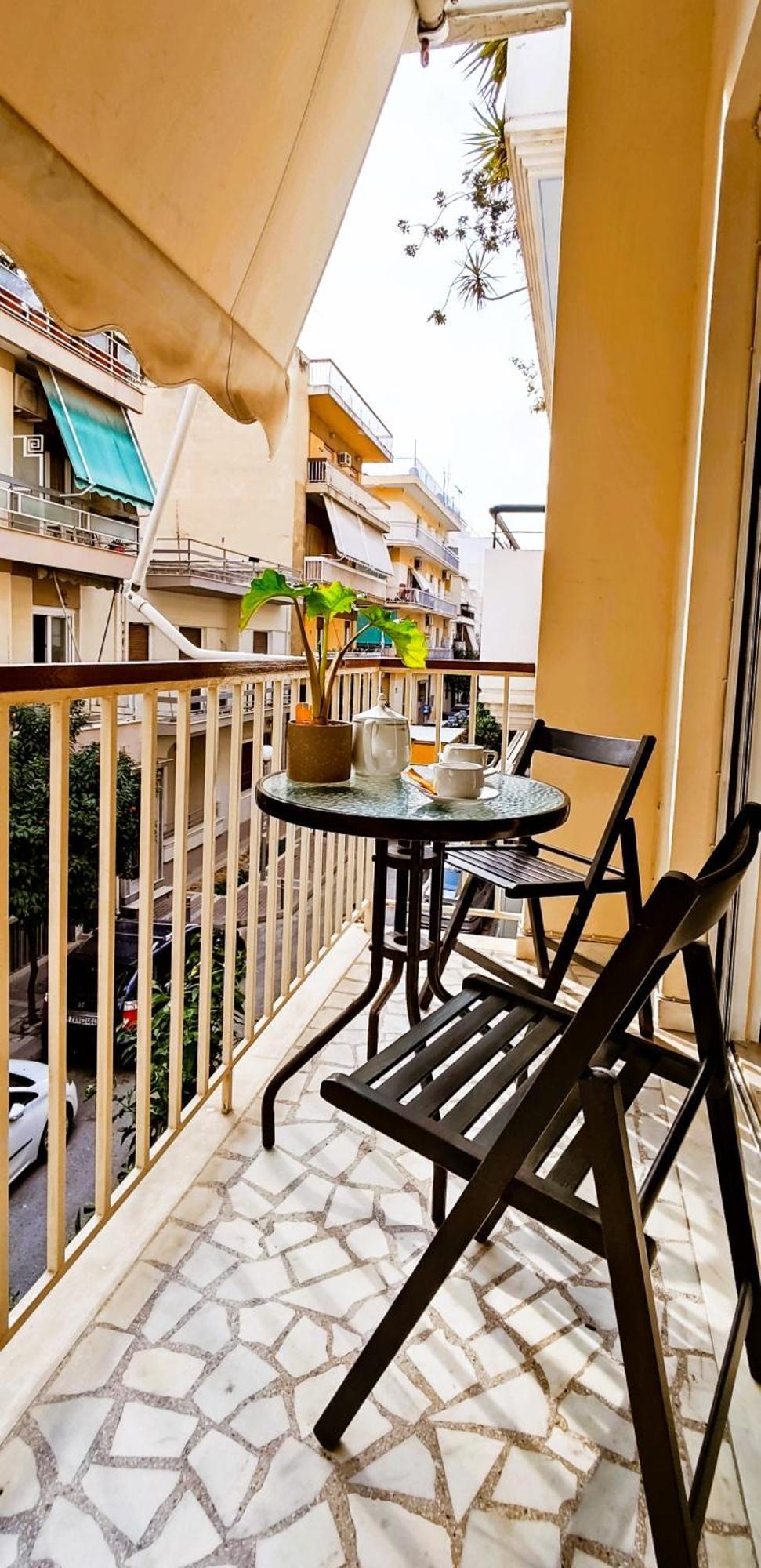 Next To Metro! Bright Apartment With Fully Equipped Kitchen Athena Bagian luar foto