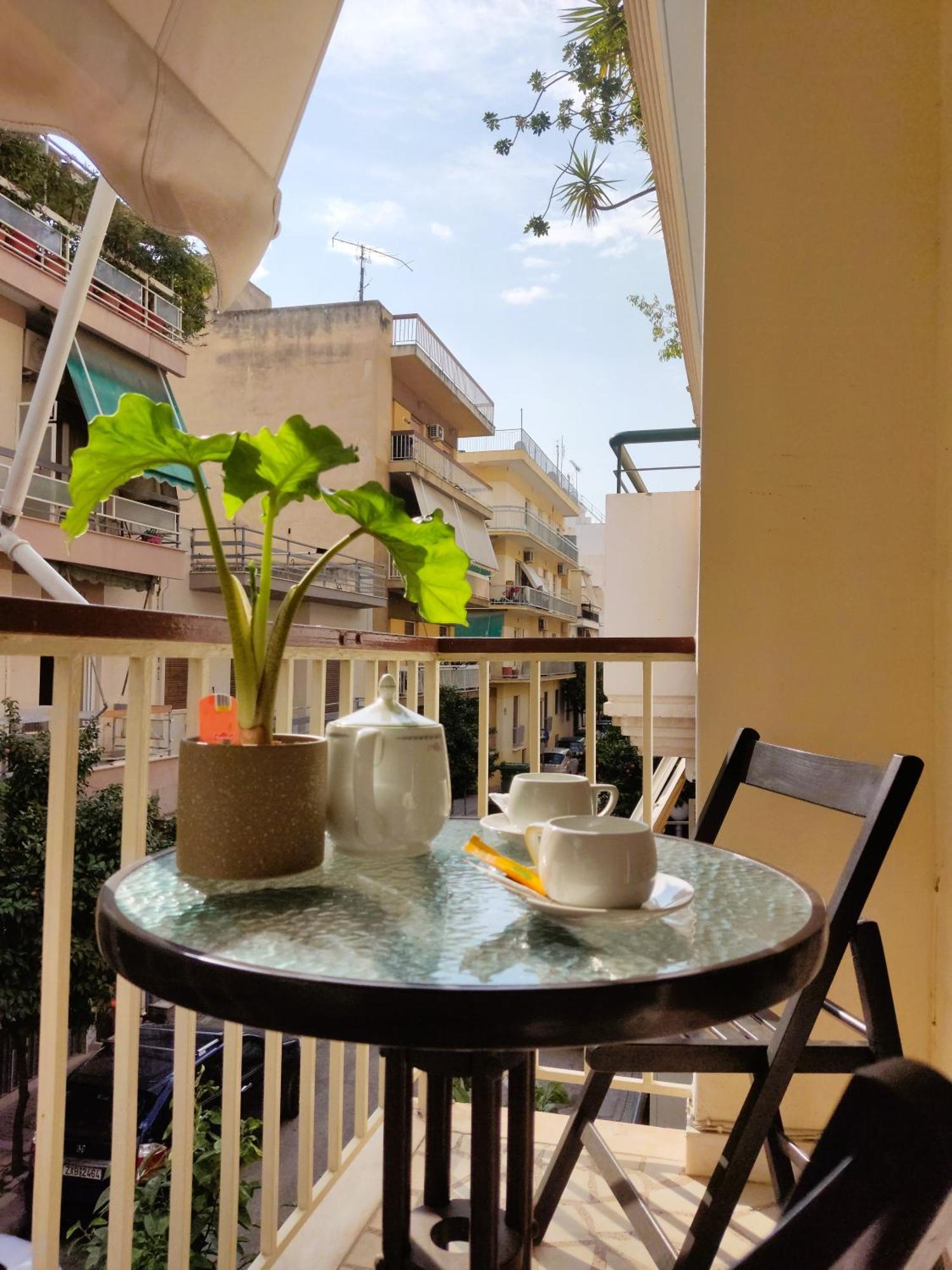 Next To Metro! Bright Apartment With Fully Equipped Kitchen Athena Bagian luar foto