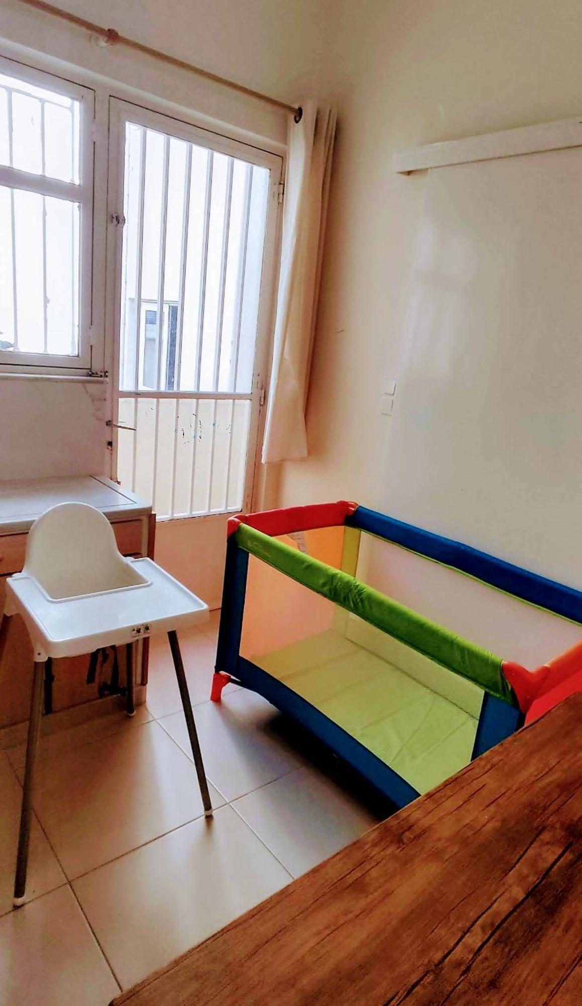 Next To Metro! Bright Apartment With Fully Equipped Kitchen Athena Bagian luar foto